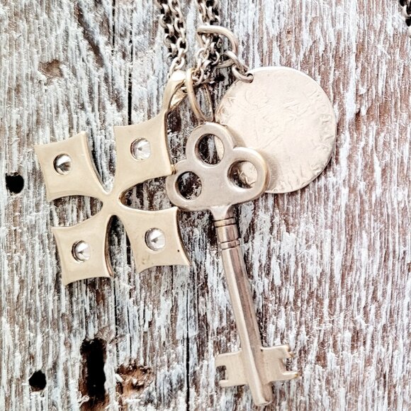 Stella & Dot Long Silver Pendant NecklACE - Picture 3 of 5